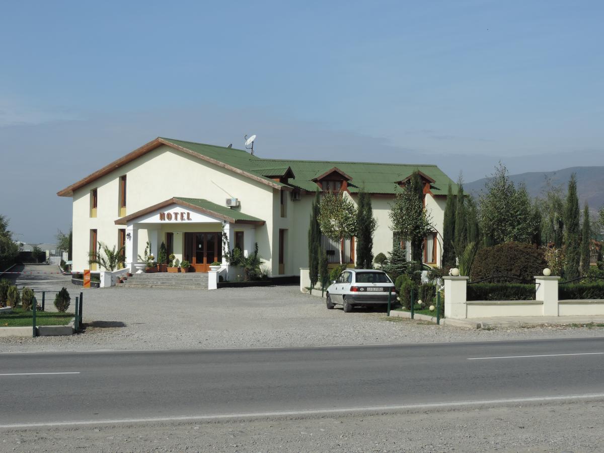 Hotel Emocia Natakhtari Екстериор снимка