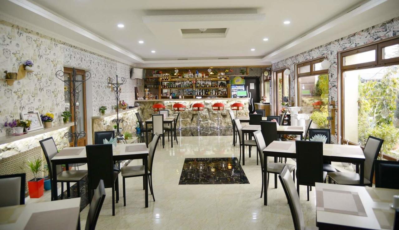Hotel Emocia Natakhtari Екстериор снимка