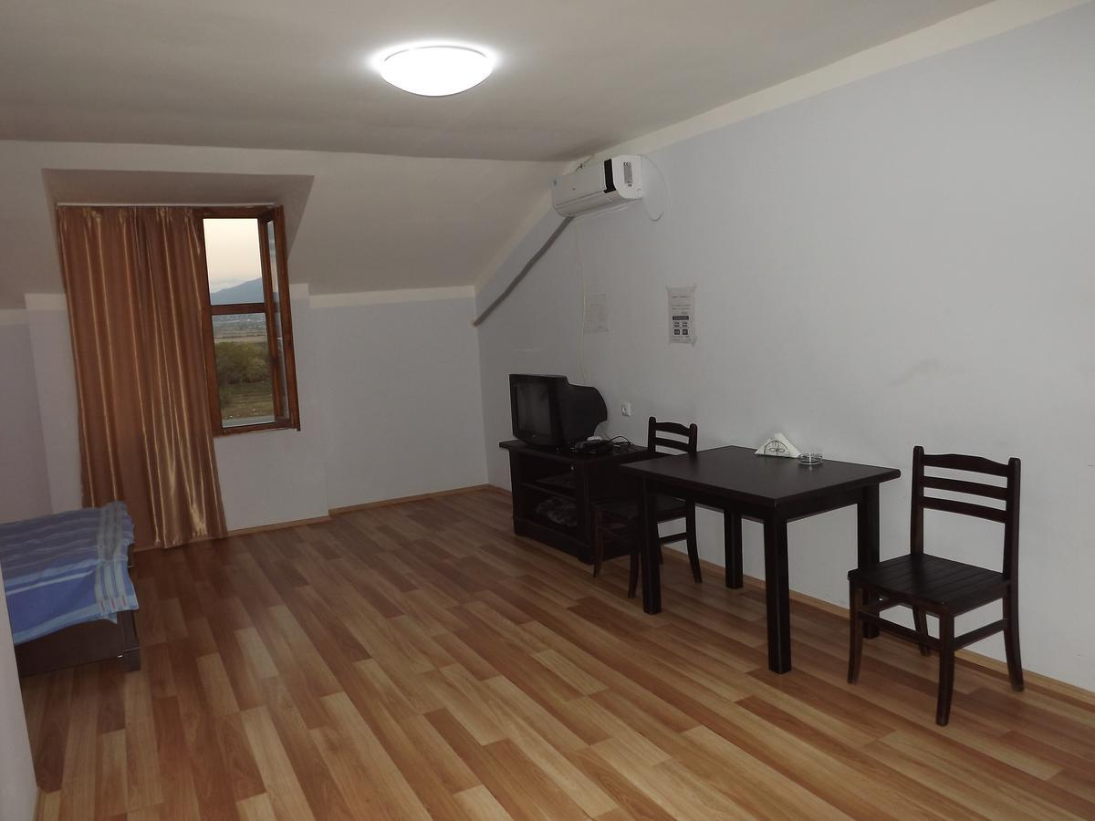Hotel Emocia Natakhtari Екстериор снимка
